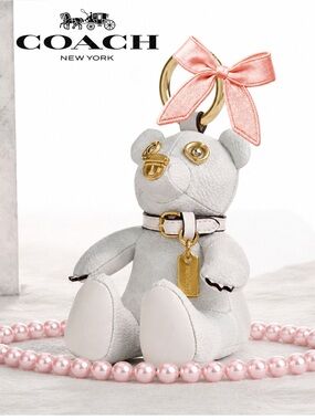 COACH Collectible Bear Bag Charm
Signature Canvas Leather CZ195
White/Chalk NWT